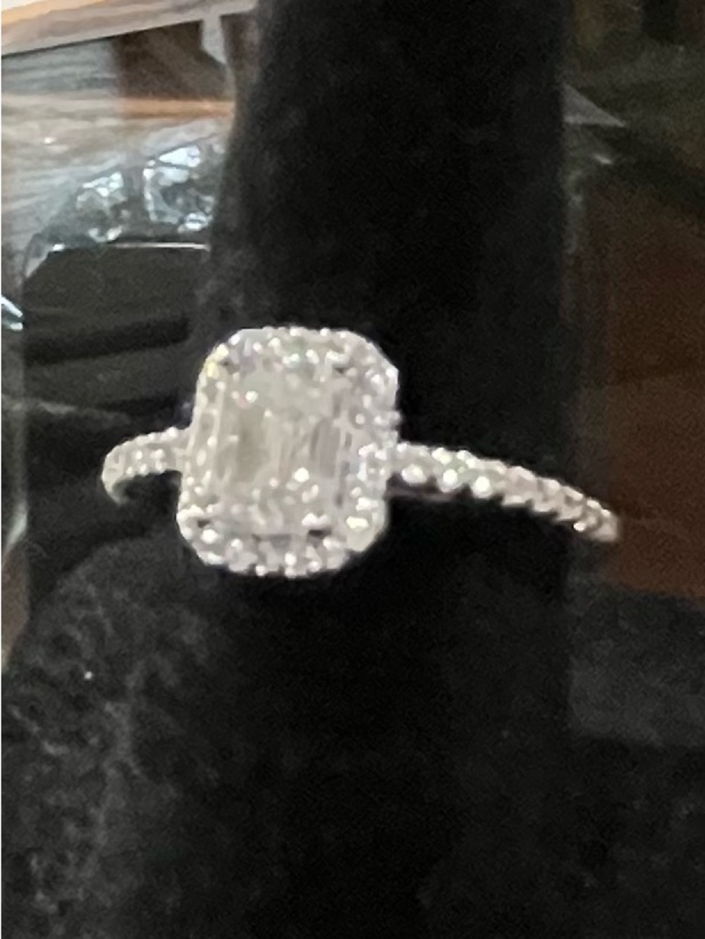 💎 Genuine Moissanite Radiant-Cut Ring – Size 6